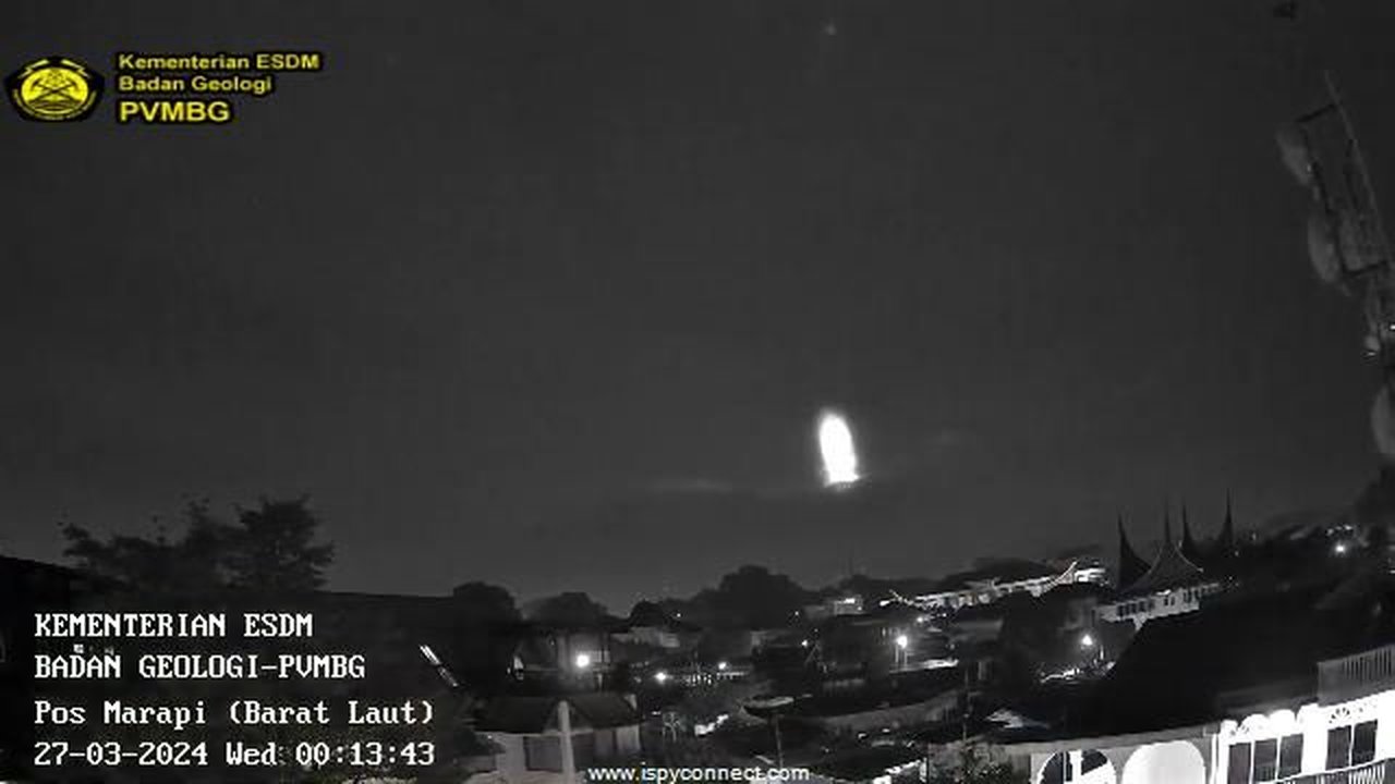 Marapi Erupsi Tengah Malam Seburkan Abu 1.500 Meter, Terdengar Gemuruh Disertai Lava Pijar