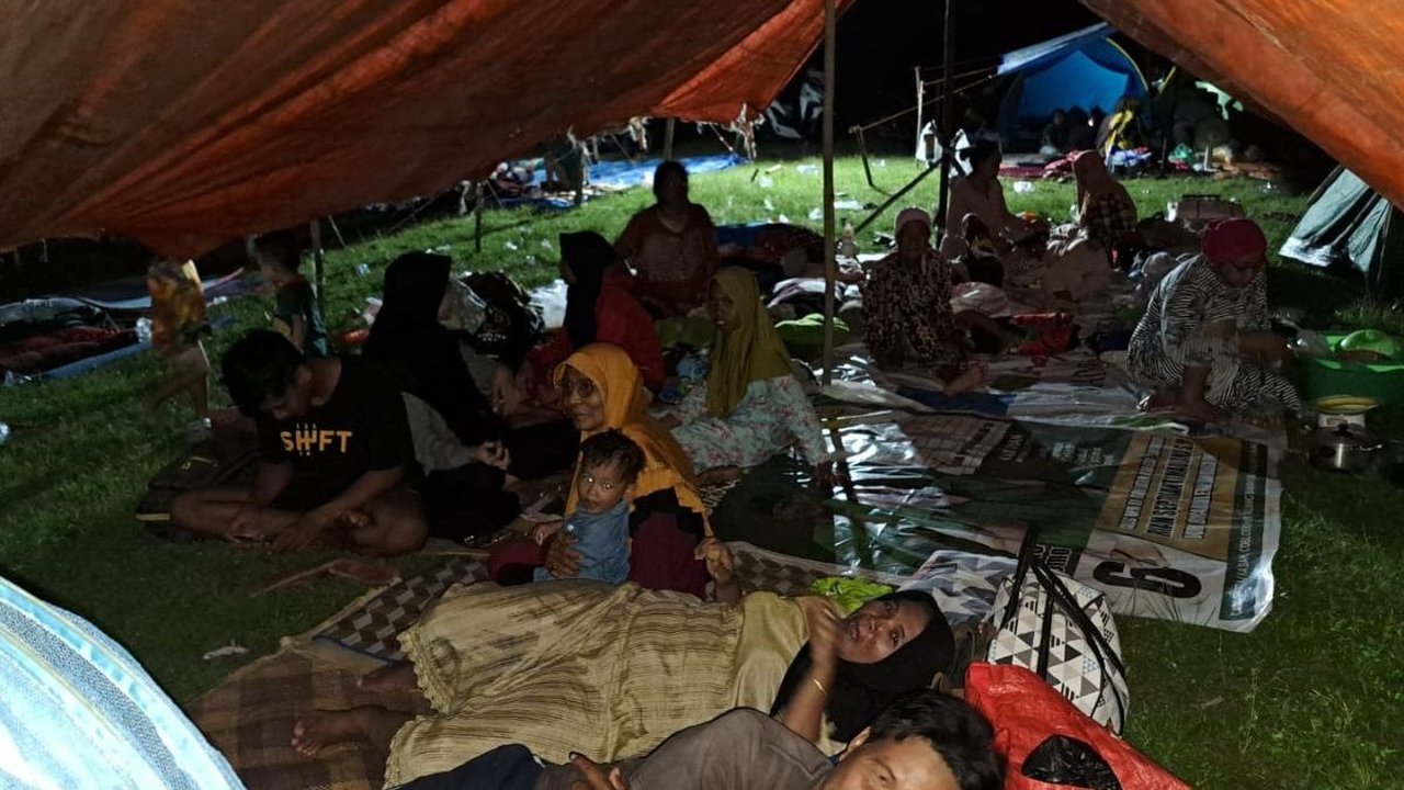 Pengungsi Gempa Bawean Mulai Terserang Penyakit