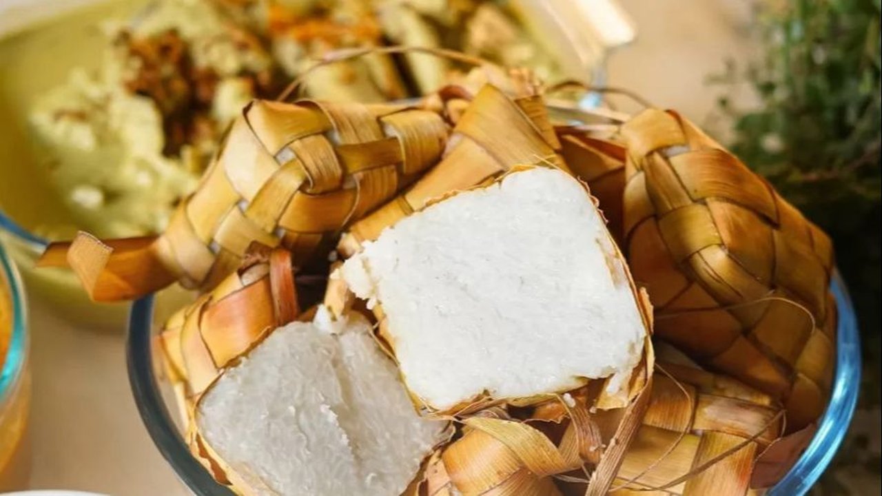 Cara Membuat Ketupat Lebaran yang Gurih, Empuk, dan Tahan Lama