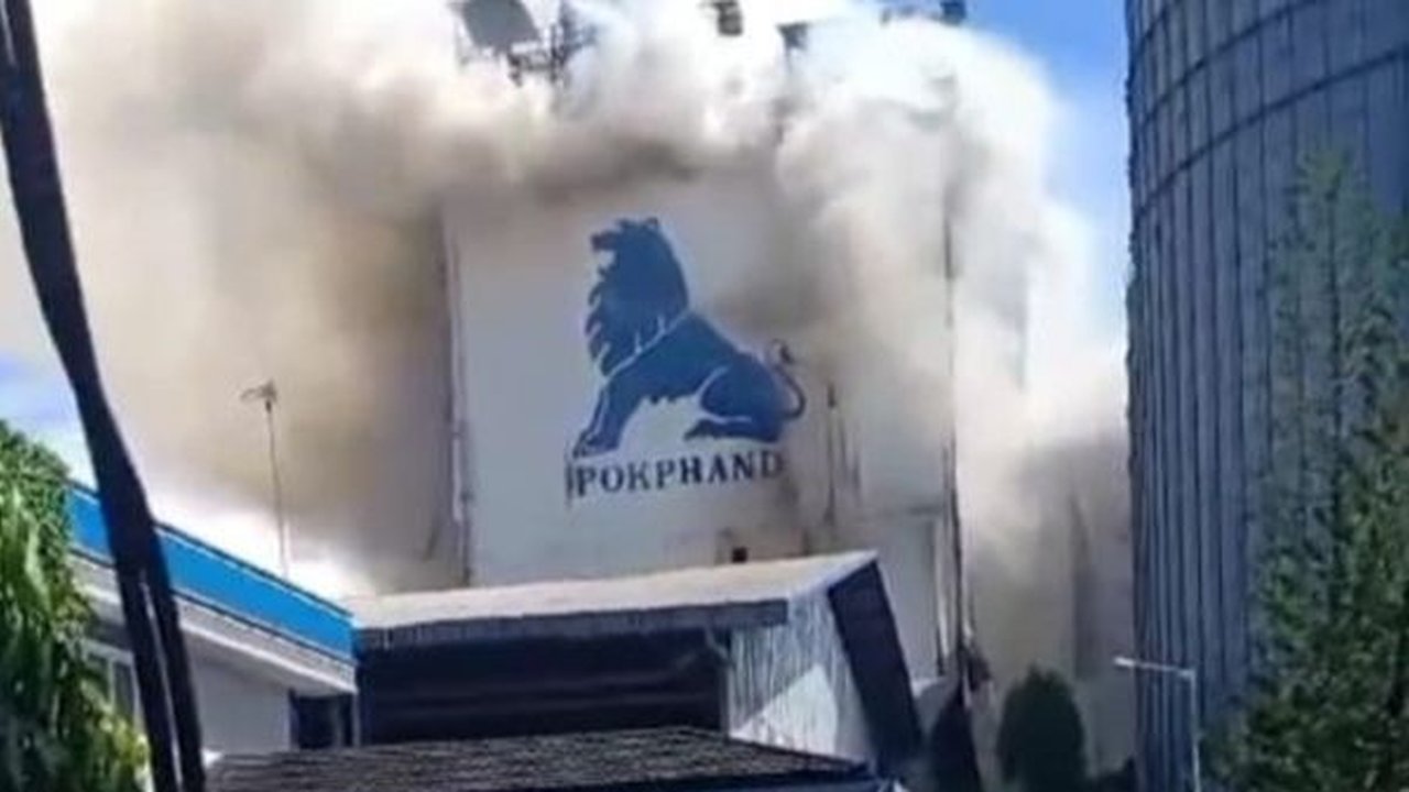 Pabrik Pokphand di Makassar Terbakar, Petugas Damkar Dilarang Masuk