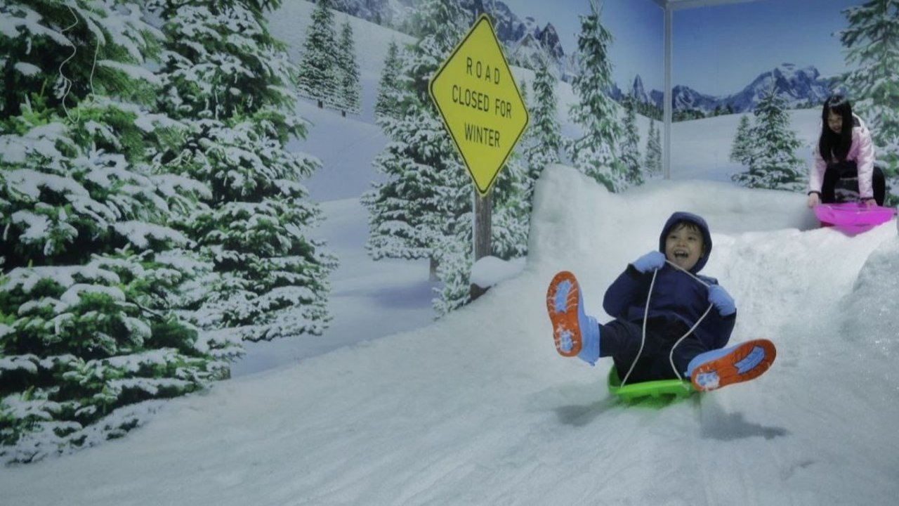 Ada Wahana Salju yang Seru di Bandung, Suhunya Capai Minus 5 Derajat