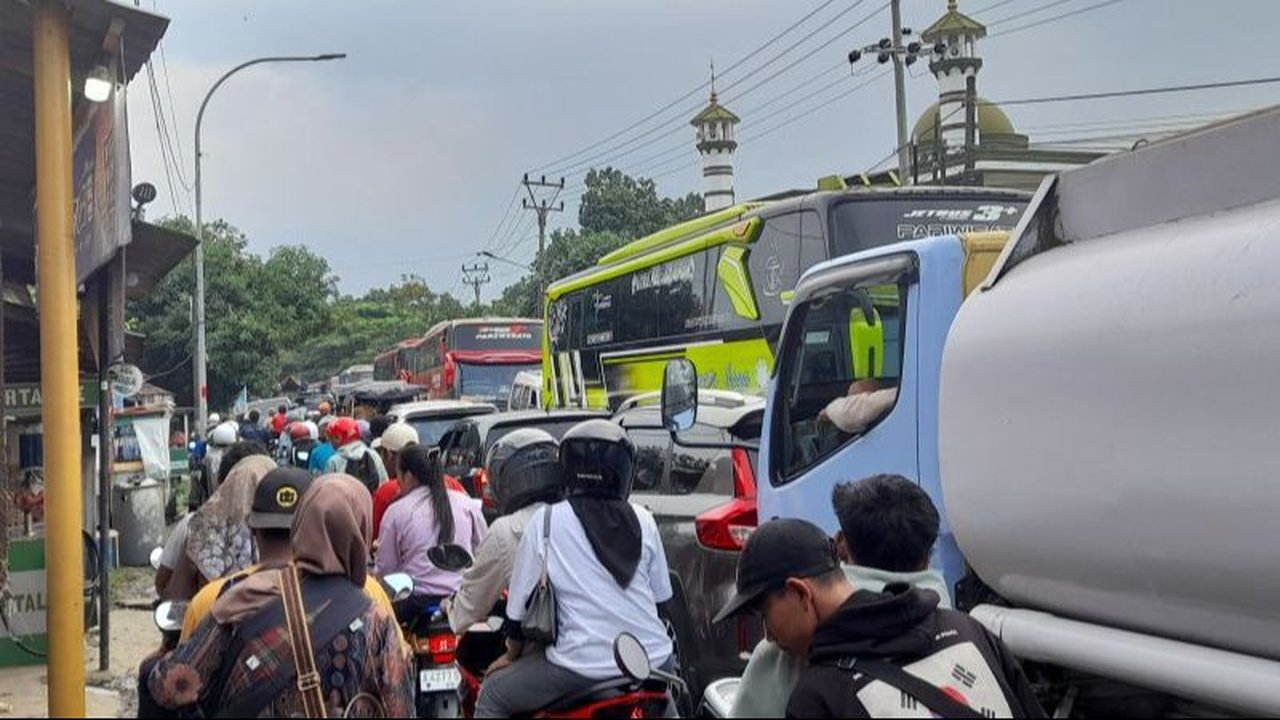 Macet Parah Menuju Pantai Anyer