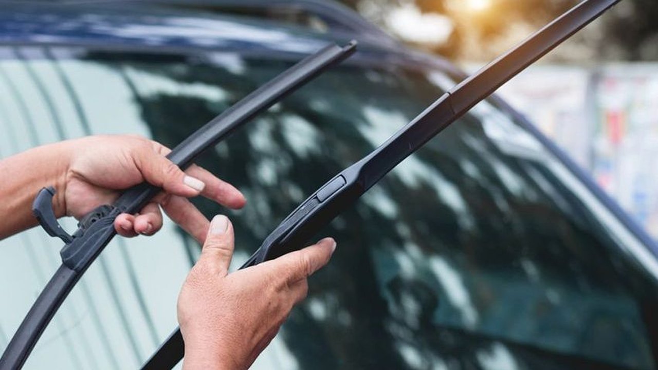 Cara Pasang Wiper Mobil di Rumah, Bisa Dilakukan Tanpa ke Bengkel