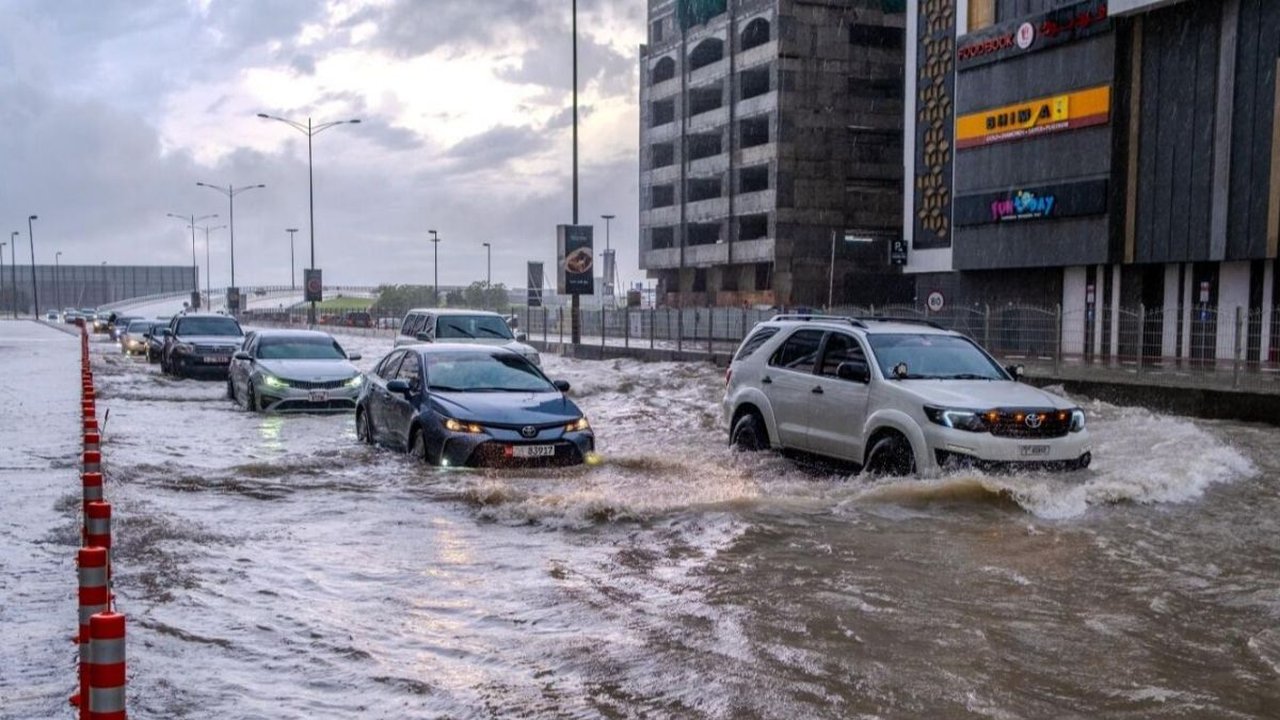 Bandara Dubai Terendam Akibat Banjir Langka di Uni Emirat Arab