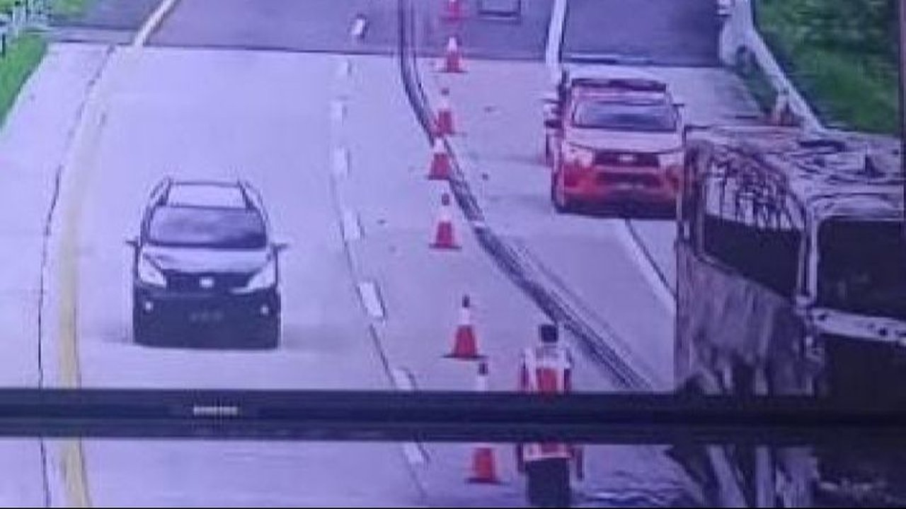 Detik-Detik Percikan Api Berujung Kobaran Hebat Bakar Bus Pahala Kencana Bikin Panik Penumpang