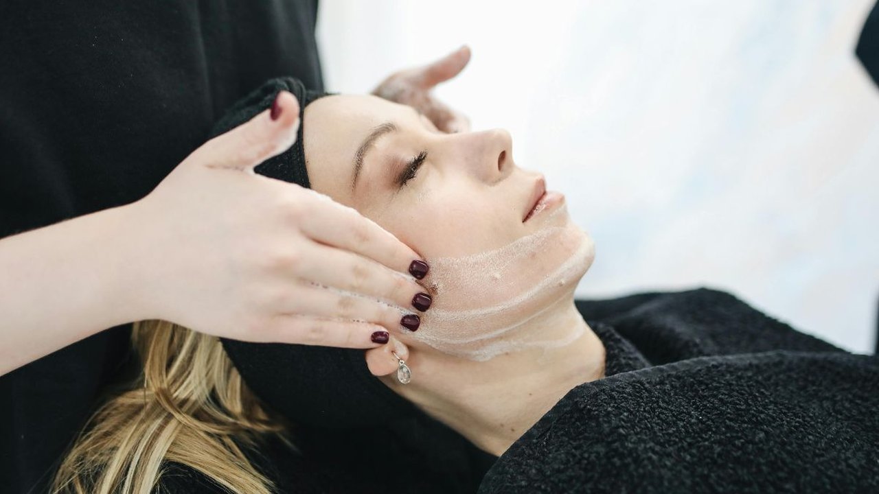10 Rekomendasi Skincare AHA BHA Terbaik Tahun 2024 untuk Hasil Optimal