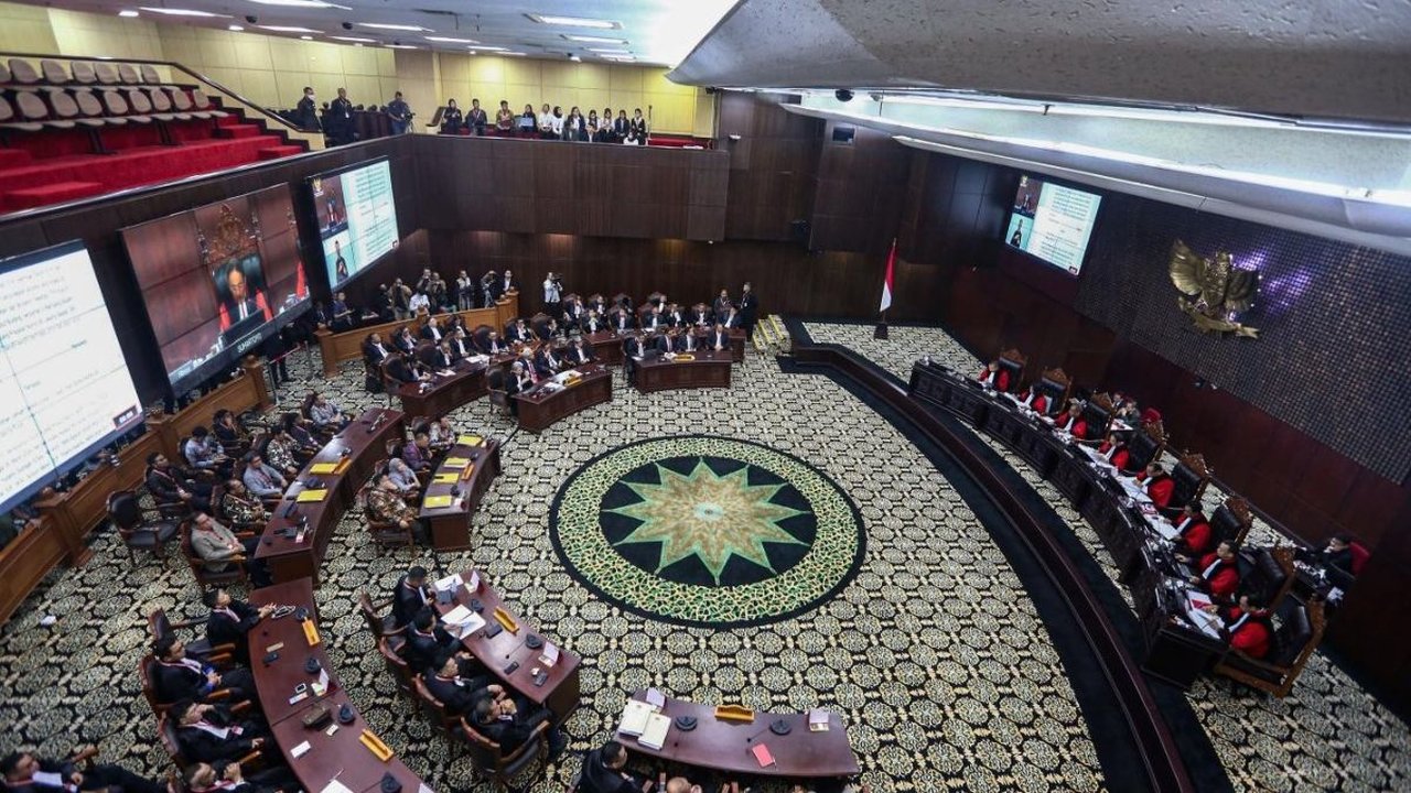 VIDEO: Tegas Hakim MK Saldi Isra Ingatkan DPR Jalankan Hak Angket Pemilu, Jangan Lepas Tangan!