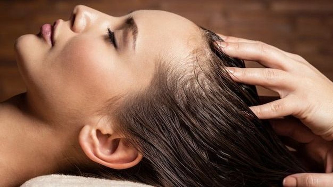 Benarkah Memijat Kepala Dapat Membantu Pertumbuhan Rambut?