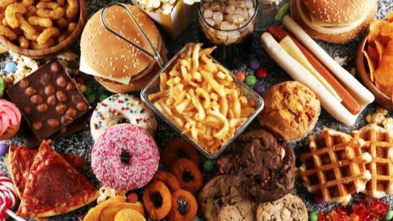 6 Jenis Makanan yang dapat Merusak Otak, Kenali Cara Menguranginya