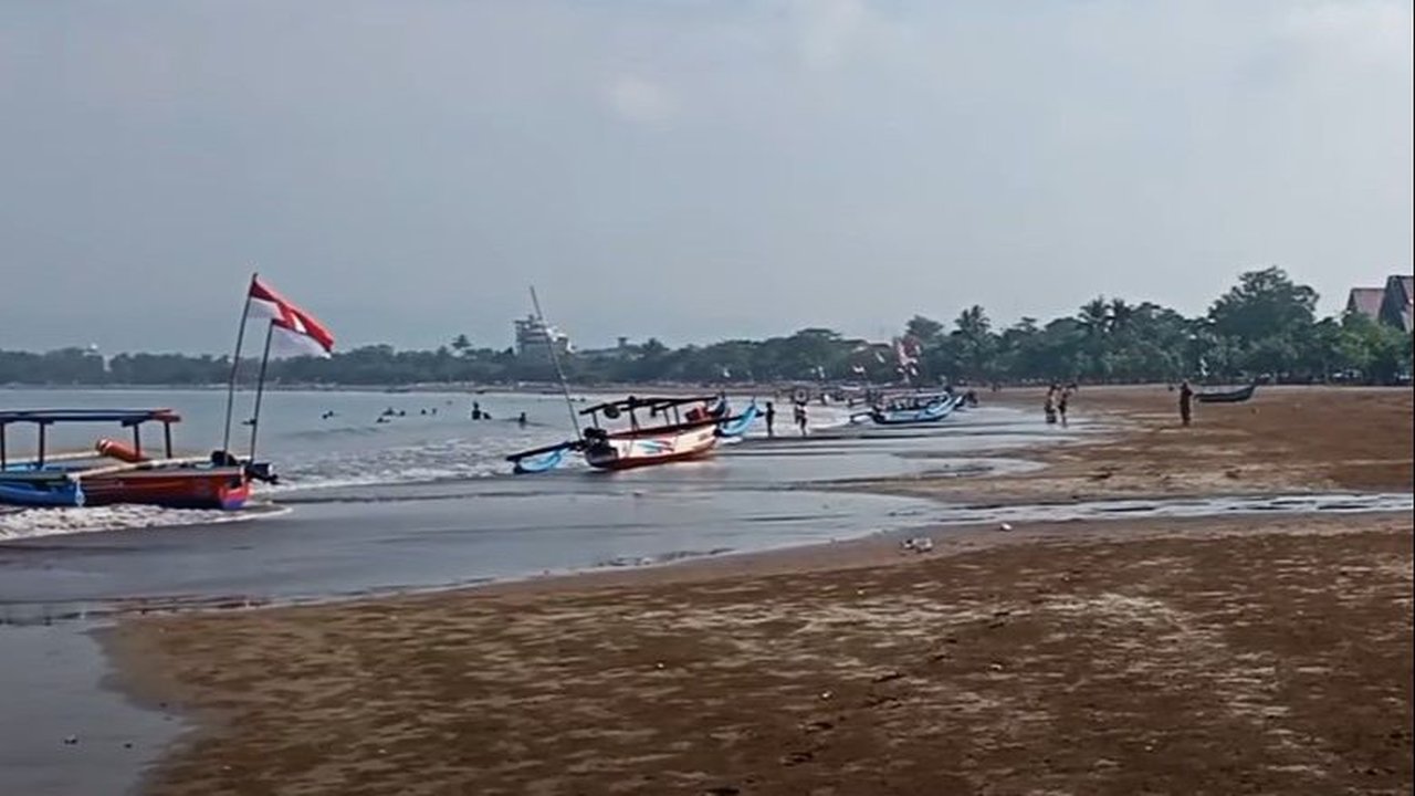Momen Haru, Ibu Azam Pemuda yang Tenggelam di Laut Pangandaran Ikut Mencari Keliling Laut Bersama TIM SAR
