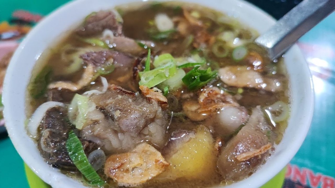 Mencicipi Coto Makassar yang Buka 24 Jam, Kuliner Favorit Bangsawan Kini Bisa Dinikmati Semua Kalangan