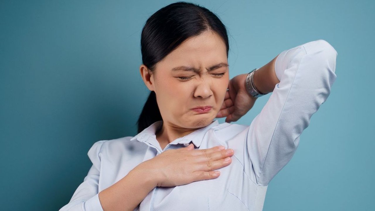 5 Tips Alami Menghilangkan Bau Badan, Jadi Makin Pede Tampil di Depan Umum!