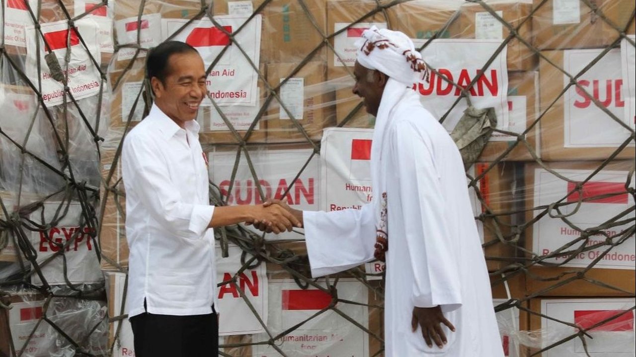 FOTO: Jokowi Lepas Bantuan Satu Juta Dolar AS untuk Palestina dan Sudan di Halim Perdanakusuma