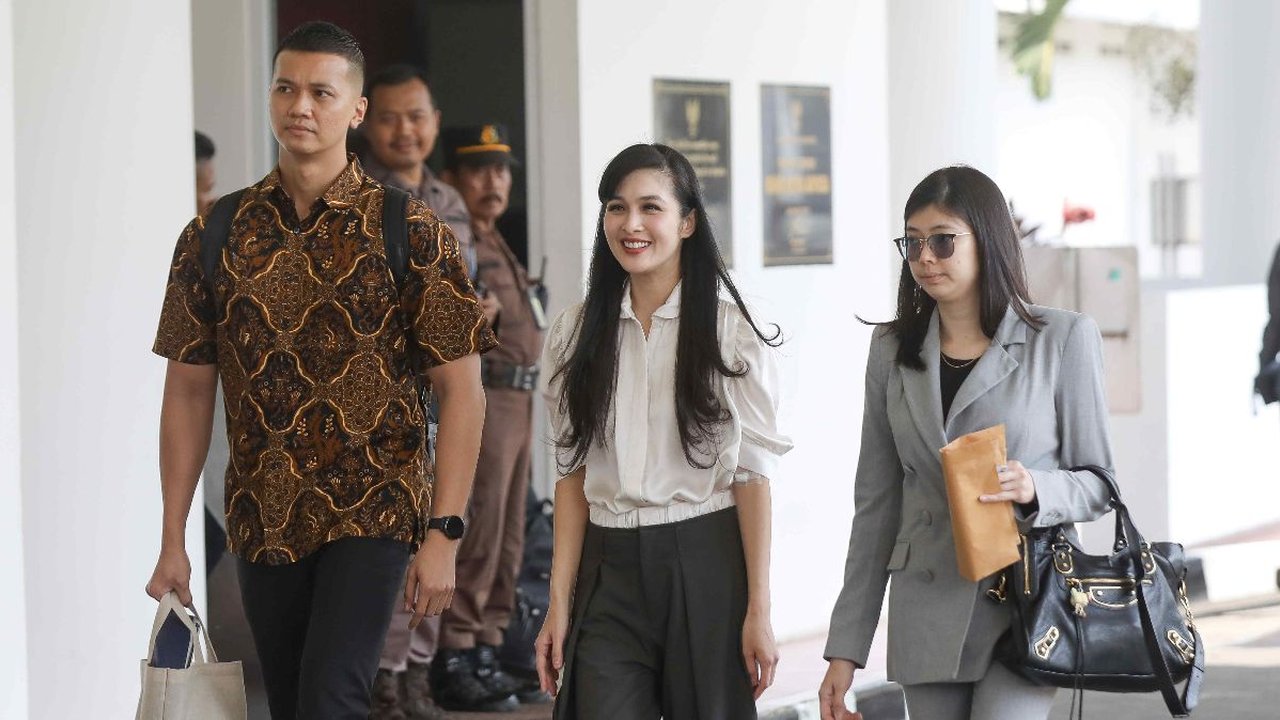 Usai Diperiksa Kejagung, Sandra Dewi Minta Didoakan