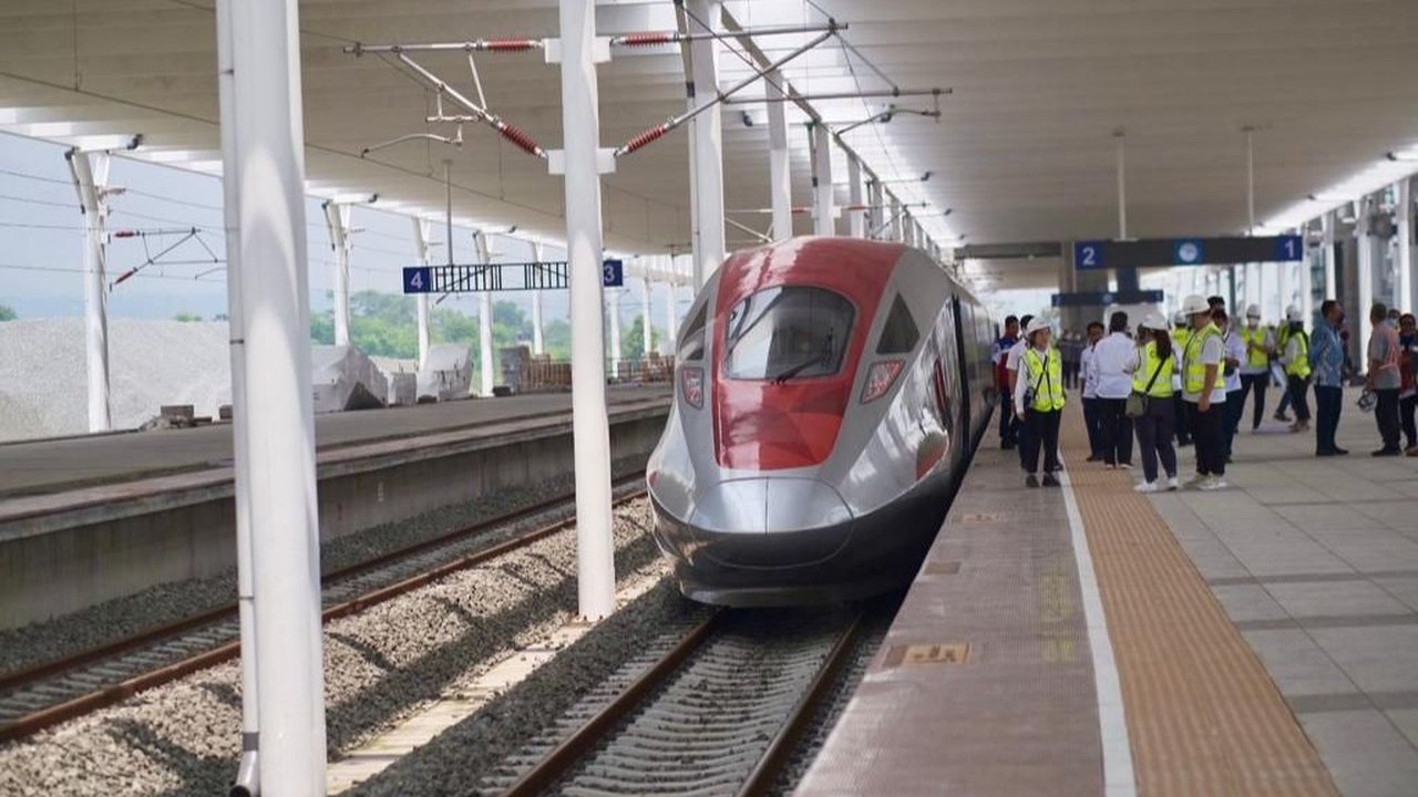 Pecah Rekor, Jumlah Perjalanan Kereta Cepat Whoosh Mencapai 52 dan Sediakan 31.000 Tempat Duduk
