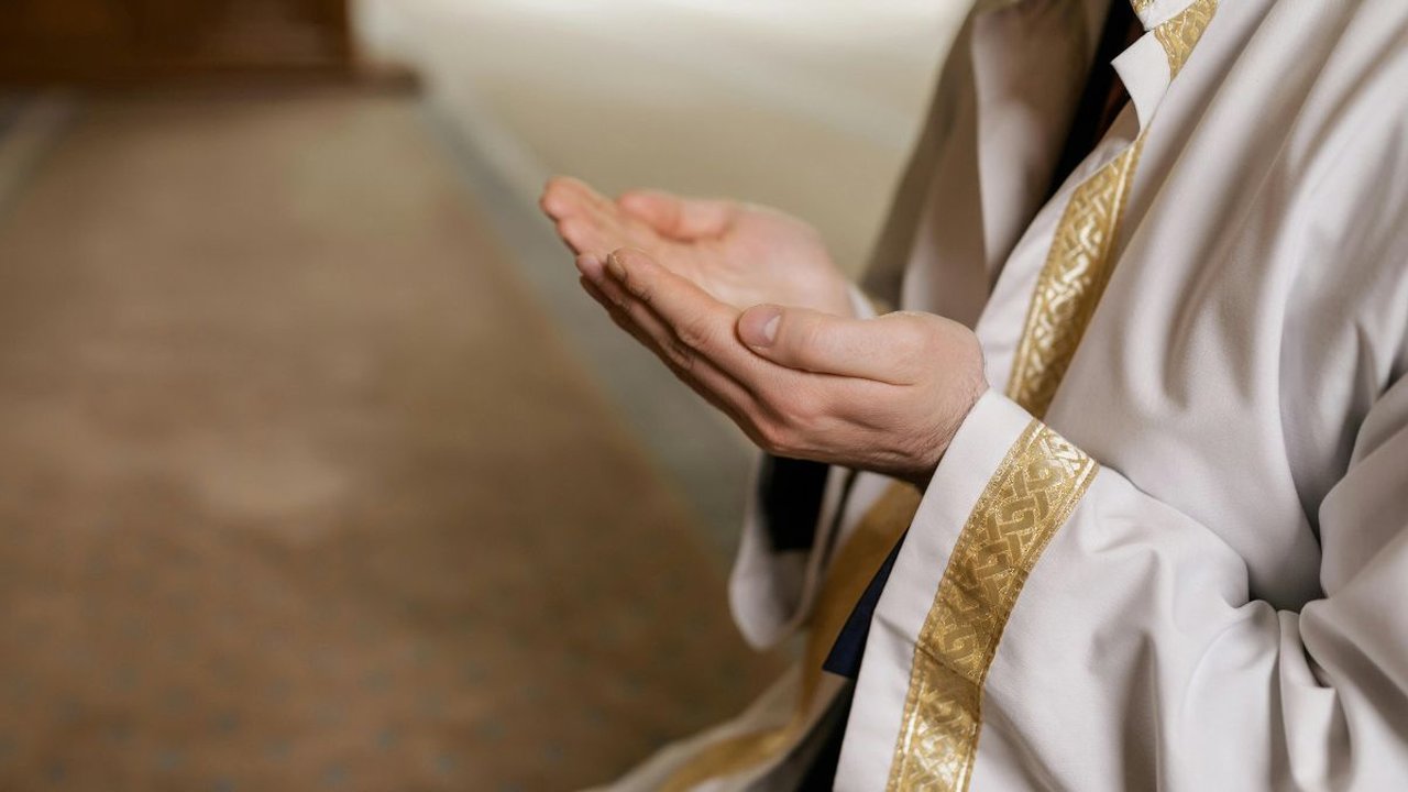 Doa Memakai Baju Baru Ketika Lebaran, Lengkap dengan Adab dan Keutamaannya