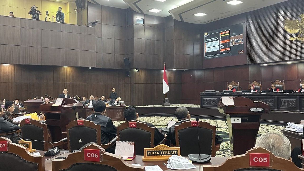 VIDEO: Pecah Tawa di MK Dengar Margarito Kamis Ahli Prabowo Cerita 'Anak Kampung' & Yusril