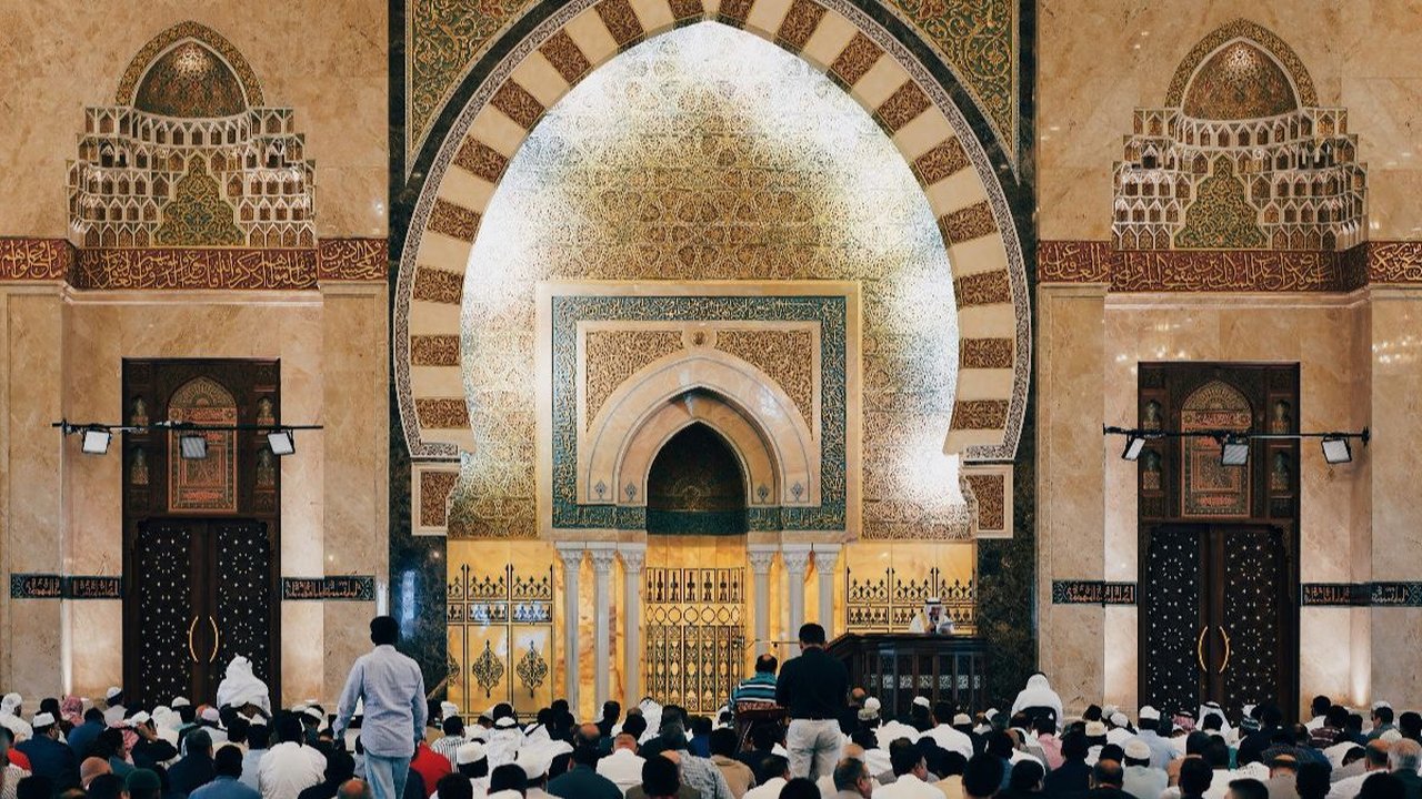 Bacaan Niat Sholat Idul Fitri Berjamaah & Sendirian, Umat Islam Harus Tahu
