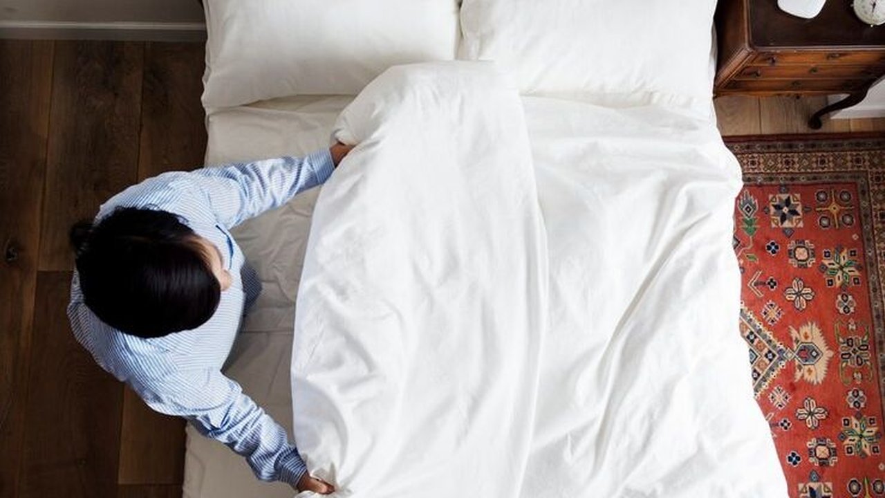 Punya Gangguan Tidur, Kecemasan, dan Stres? Cobalah Tidur dengan Selimut Tebal