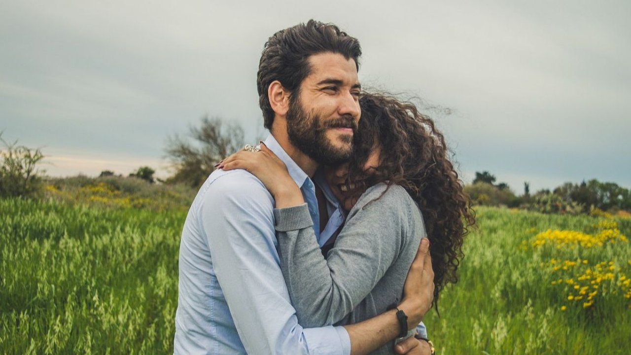 45 Pantun Gombal Singkat Lucu, Buat Pasangan Salah Tingkah