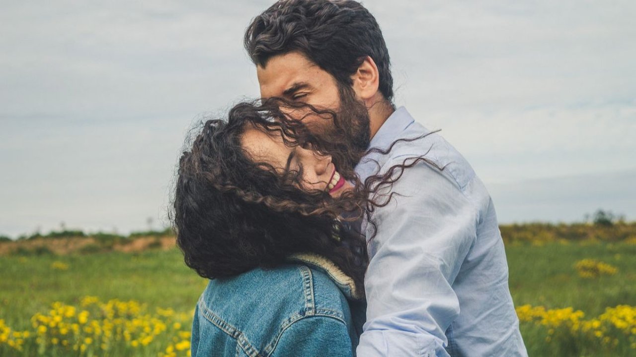 55 Pantun Pagi Lucu Romantis, Ungkapan Kasih Sayang Diiringi dengan Tawa