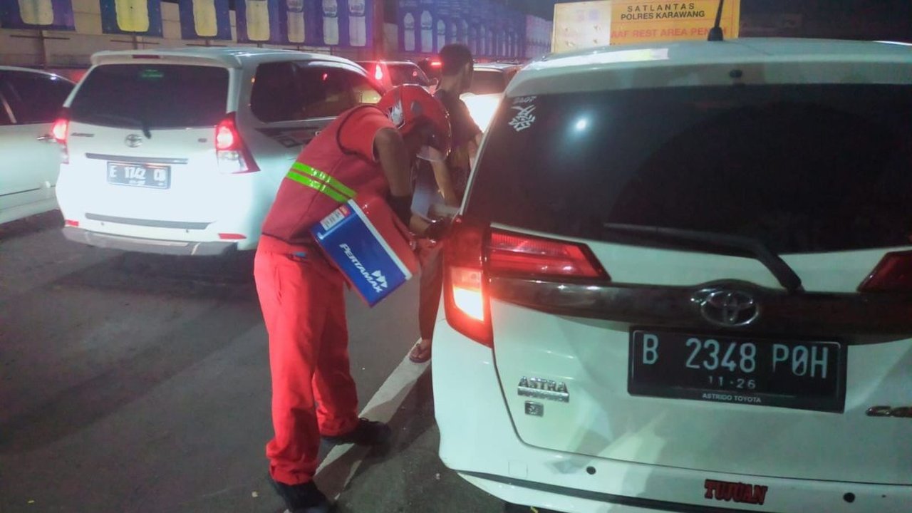 Puncak Arus Mudik, Motoris Layani 10 Pemudik Kehabisan Bensin di Tol Semarang-Solo