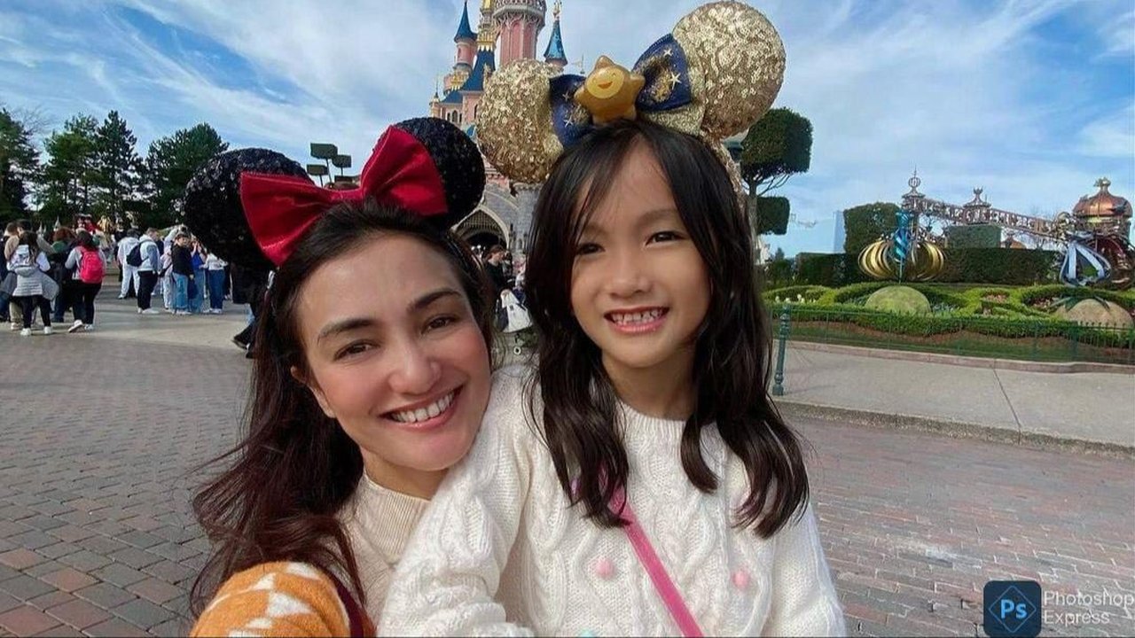 Potret Salma Putri Rio Dewanto dan Atiqah Liburan di Paris, Makin Cantik Mirip Sang Mama