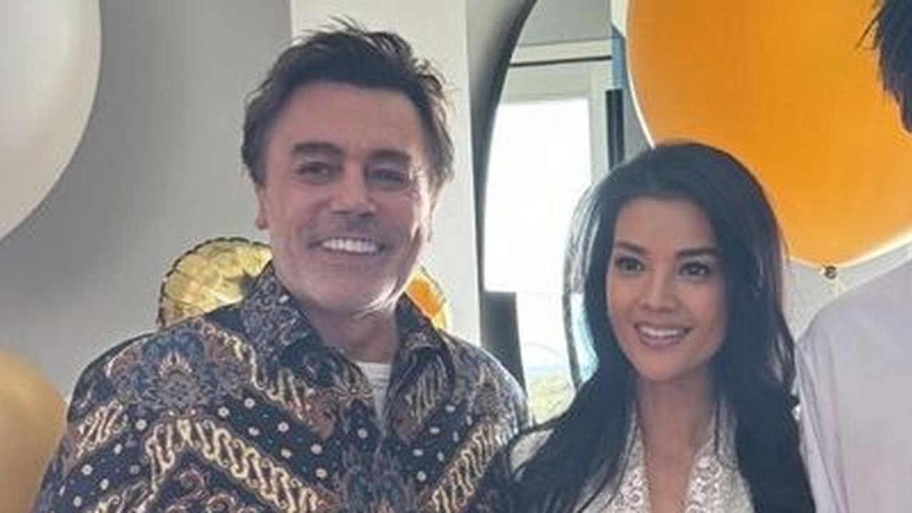 Cantik dalam Balutan Busana Kebaya, ini Potret Farah Quinn saat Hadir ke Acara Ultah Puteri Solo di Keraton Bersama Suami Bule