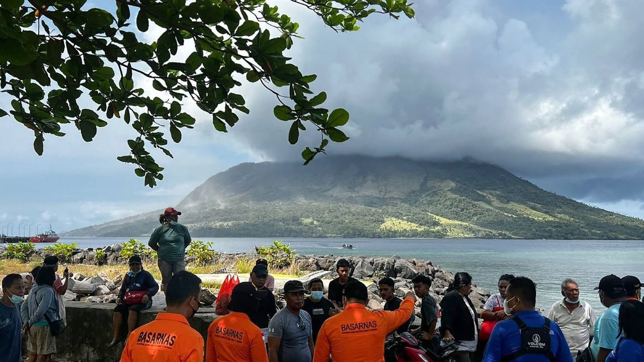 Total 5.774 Korban Erupsi Gunung Ruang Dievakuasi dari Tagulandang