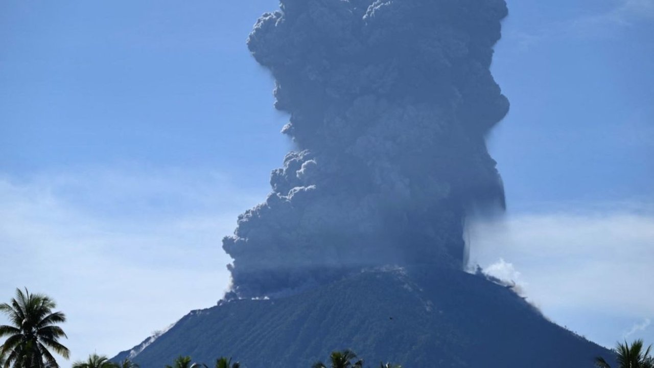 Aktivitas Vulkanik Gunung Ibu Sebabkan Belasan Ribu Kali Gempa