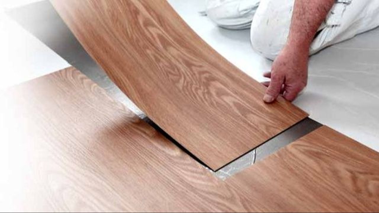 8 Tips Merawat Lantai Vinyl Agar Awet Tahan Lama dan Tetap Cantik di Rumah