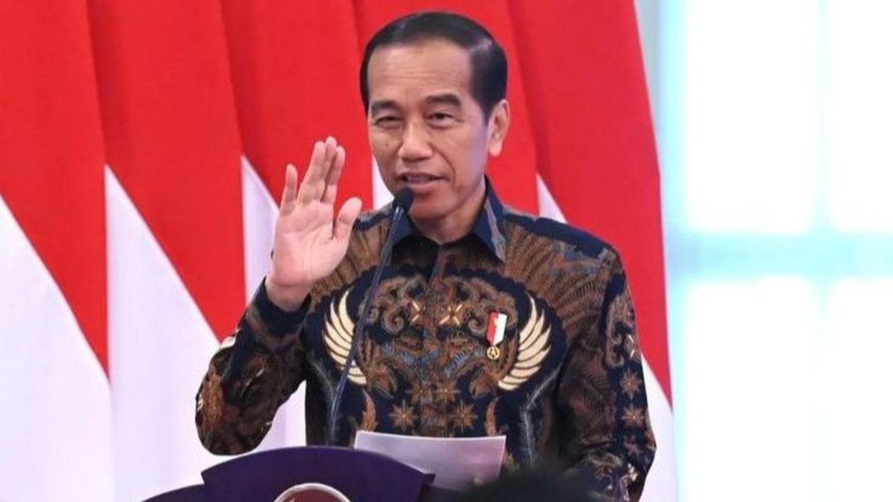 Jokowi Sebut UKT Mahasiswa Kemungkinan Naik Tahun Depan