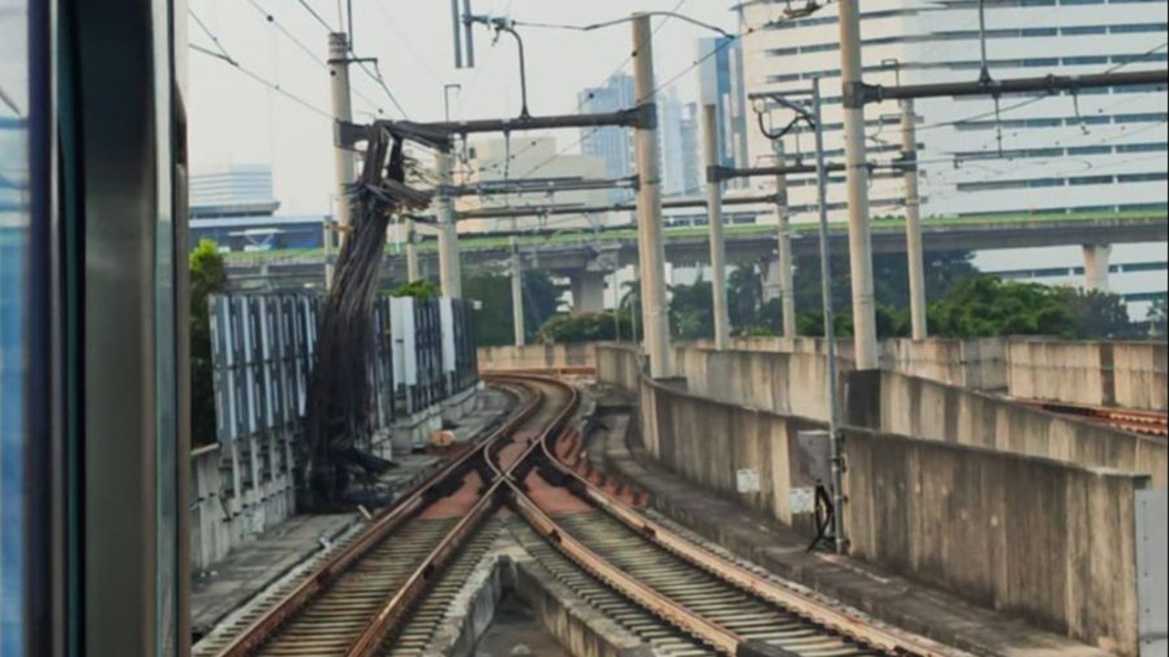 Crane Proyek Kejagung sudah Dibersihkan dari Rel, MRT Beroperasi Normal