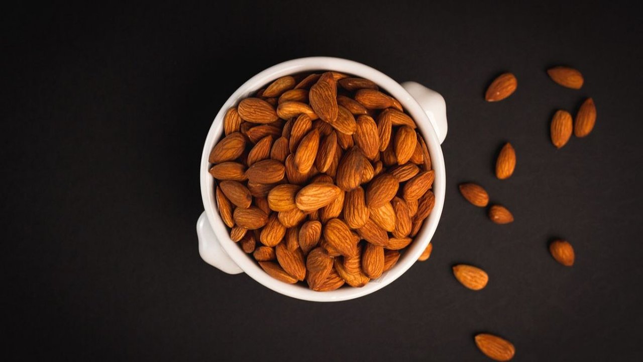 7 Manfaat Kacang Almond untuk Pria, Meningkatkan Kesuburan dan Pembentukan Otot