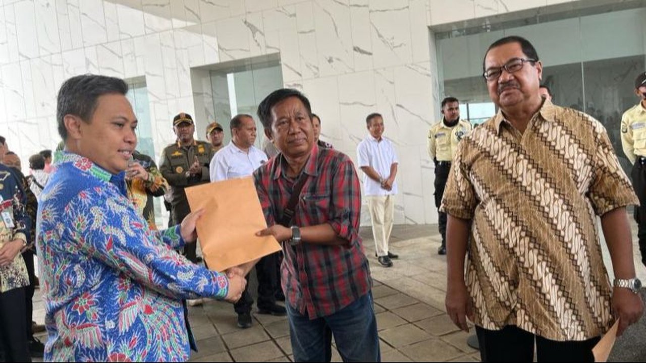 Penggarap Lahan UIII Beri Santunan ke 199 Warga Terdampak Pembangunan Kampus
