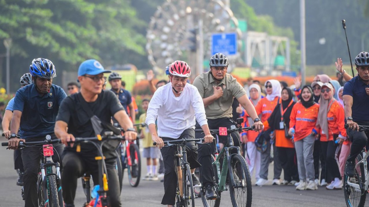 Aktivitas Minggu Pagi, Jokowi Bersepeda di Kawasan CFD Sudirman-Thamrin