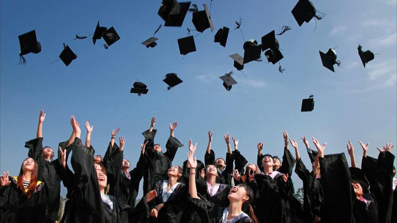 48 Caption Ig Wisuda Lucu untuk Diri Sendiri dan Sahabat, Berkesan Positif