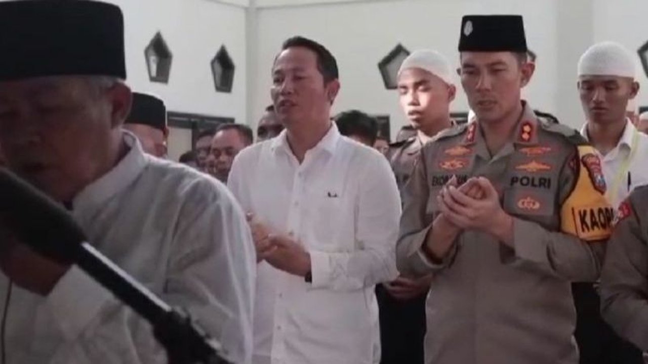 Polisi Jombang Gelar Shalat Gaib untuk Briptu Rian yang Dibakar Istri