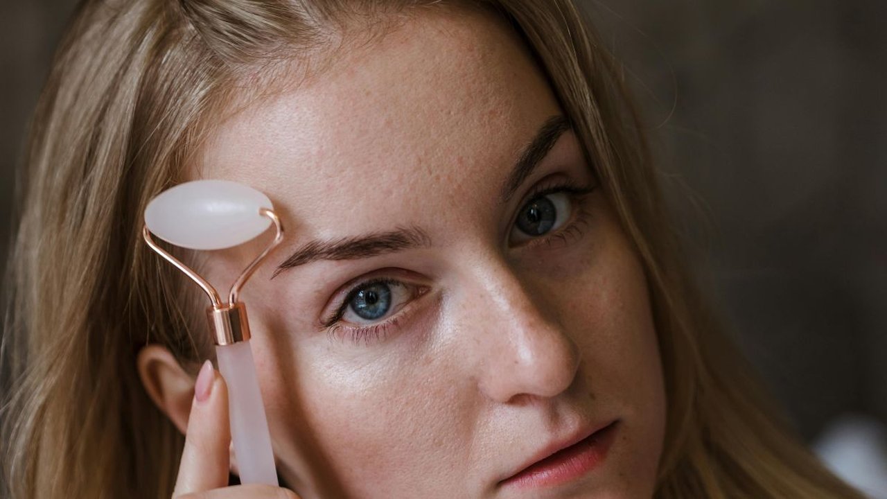 Mengungkap Kepribadian Seseorang Melalui Bentuk Dahinya, Punyamu yang Mana?