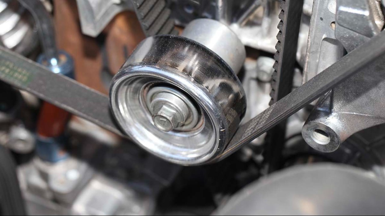 Jangan Sampai Fan Belt Mobil Putus di Tengah Jalan, Kenali 8 Ciri-cirinya yang Harus Diganti.