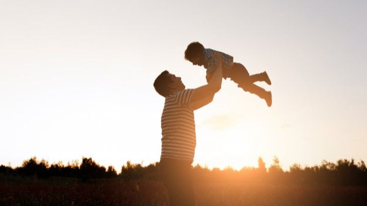 50 Quotes untuk Ayah, Menyentuh dan Romantis Banget