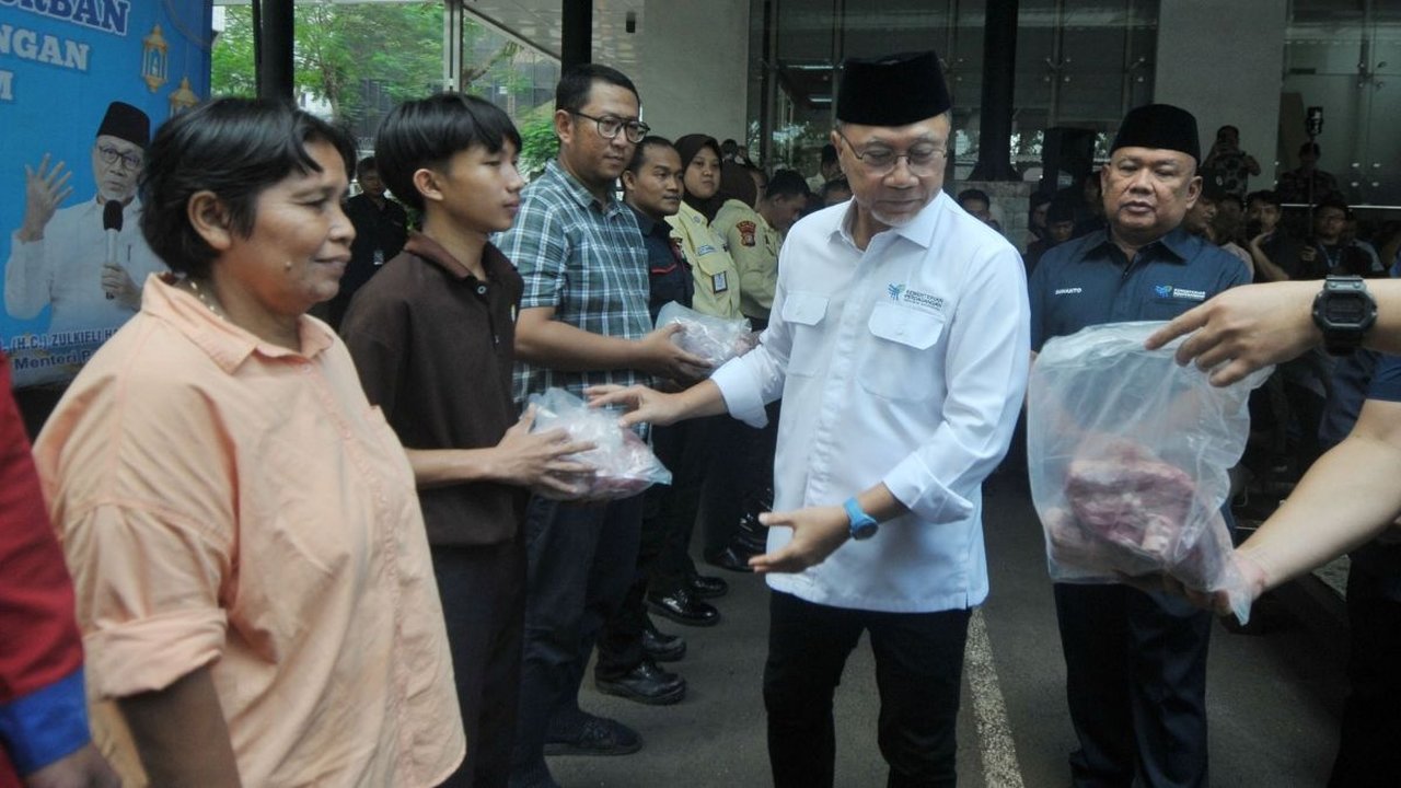 FOTO: Rayakan Iduladha, Menteri Perdagangan Salurkan 174 Hewan Kurban
