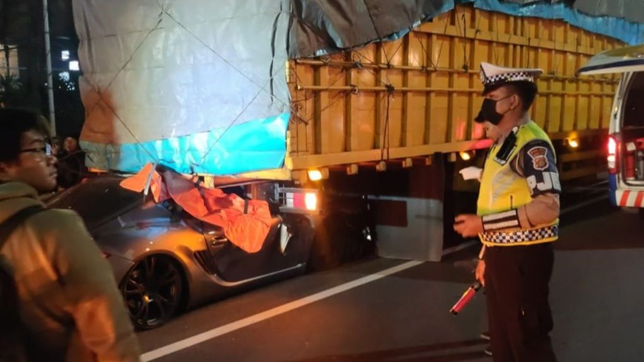 Teman Wanita Pengemudi Porsche yang Menabrak Truk di Tol Dalam Kota Belum Bisa Diperiksa, Ini Alasannya