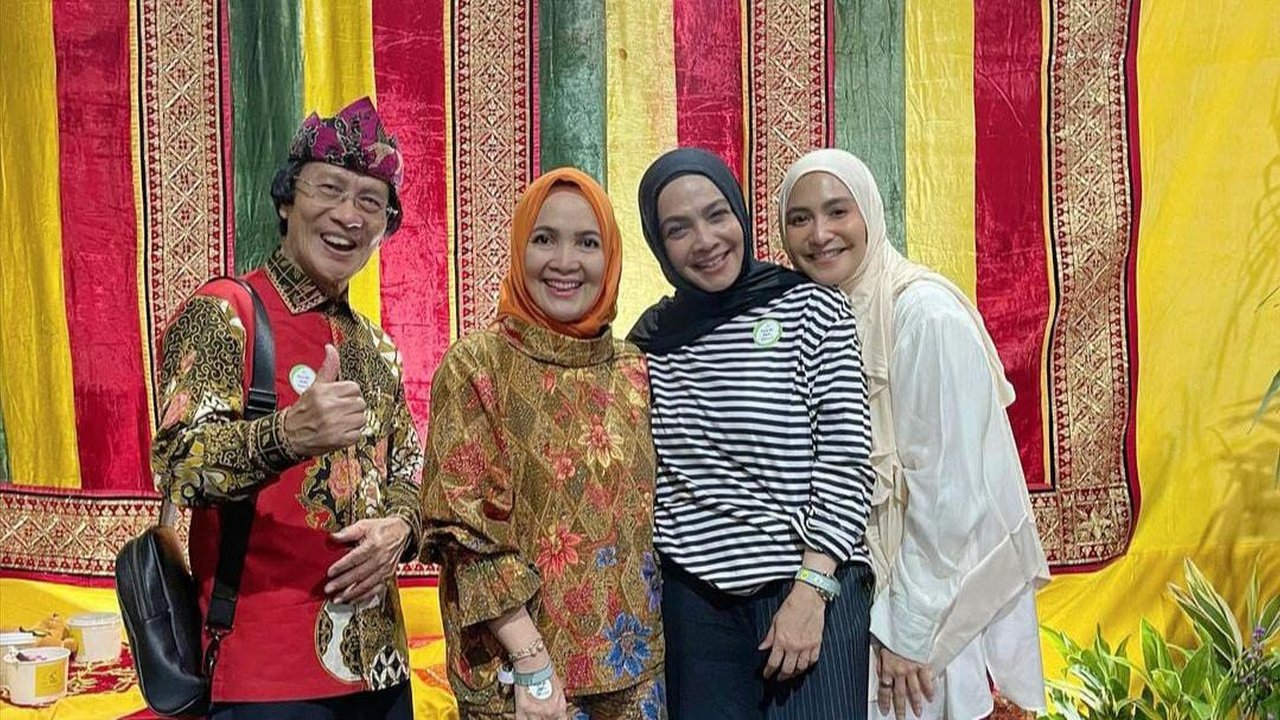 Hadiri Acara di Sekolah Anak, Penampilan Caca Tengker Kini Berhijab Panen Pujian