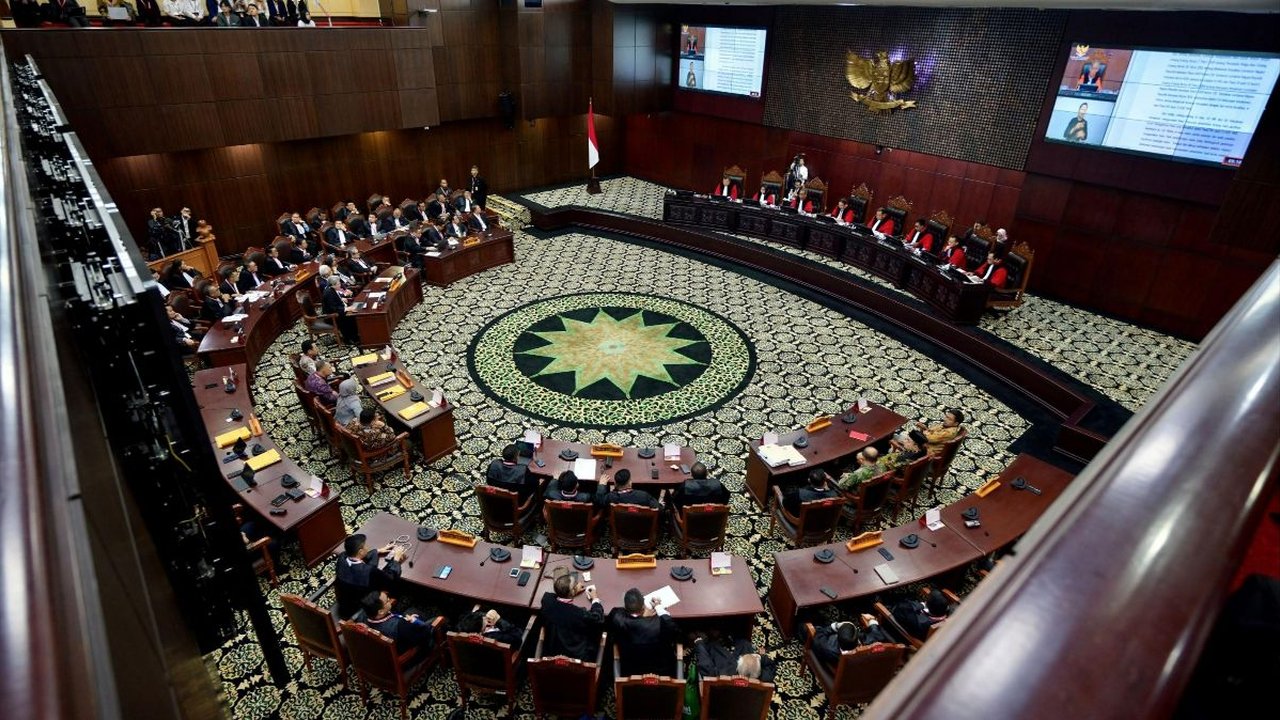 CEK FAKTA: Hoaks Mahfud MD dan DPR Bongkar Kebusukan Hakim MK di Pilpres 2024