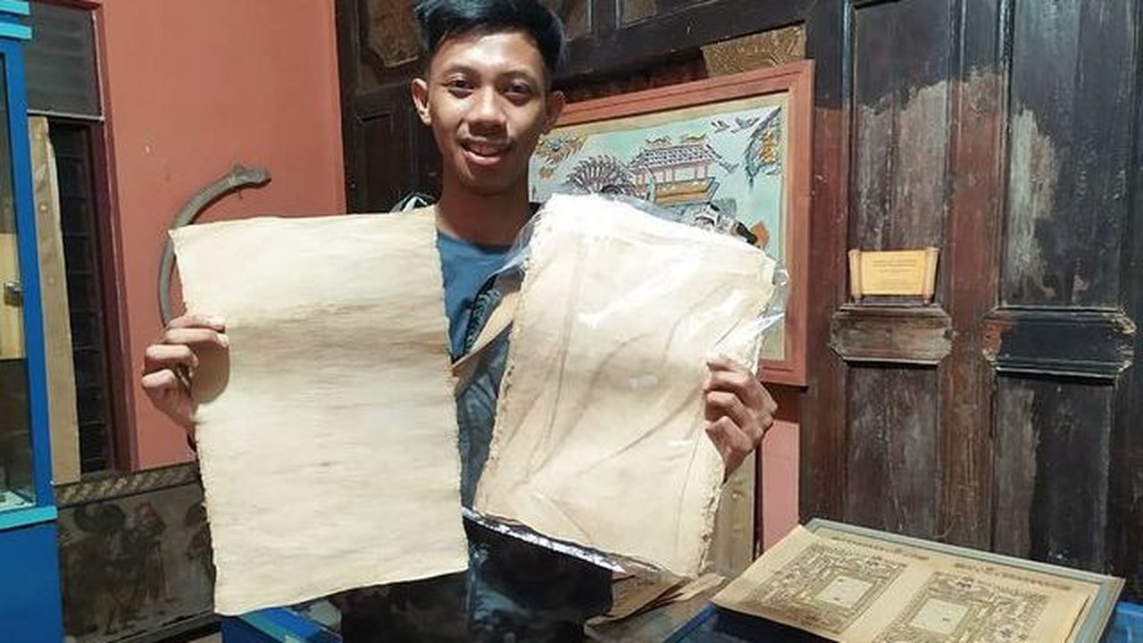 Mengenal Daluang, Selembar Kertas Kuno yang Pembuatannya Butuh Waktu Sepekan