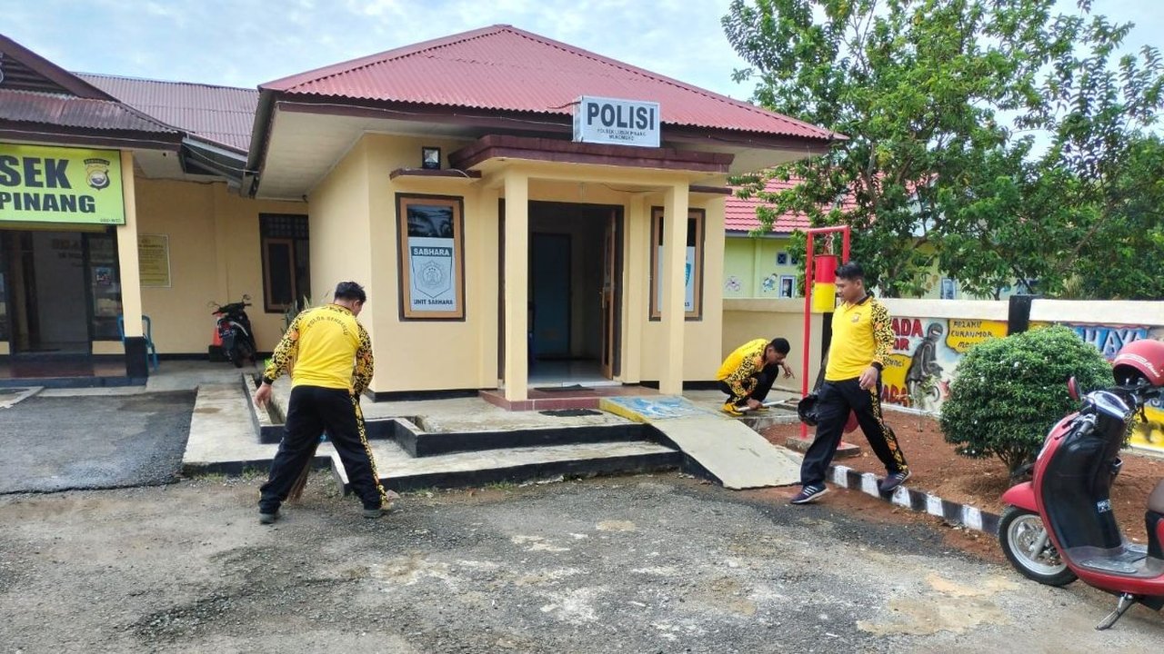 Jenderal Polisi Kaget Lihat Sofa Butut Jebol Masih Dipakai di Polsek, Begini Penampakannya