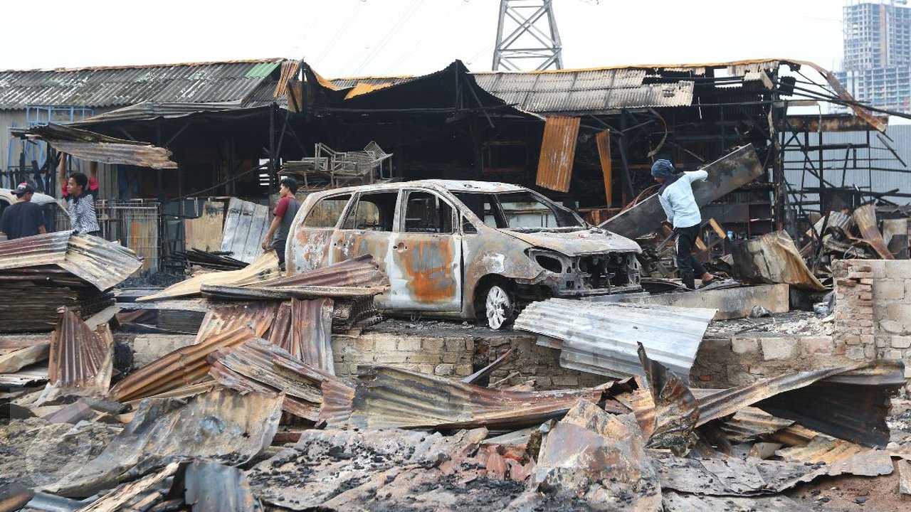 7 Penyebab Umum Mobil Terbakar
