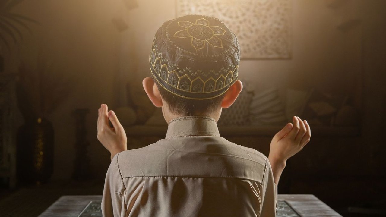 Doa Salamatan Fiddin Lengkap dan Artinya, Ketahui Manfaat Mengamalkannya