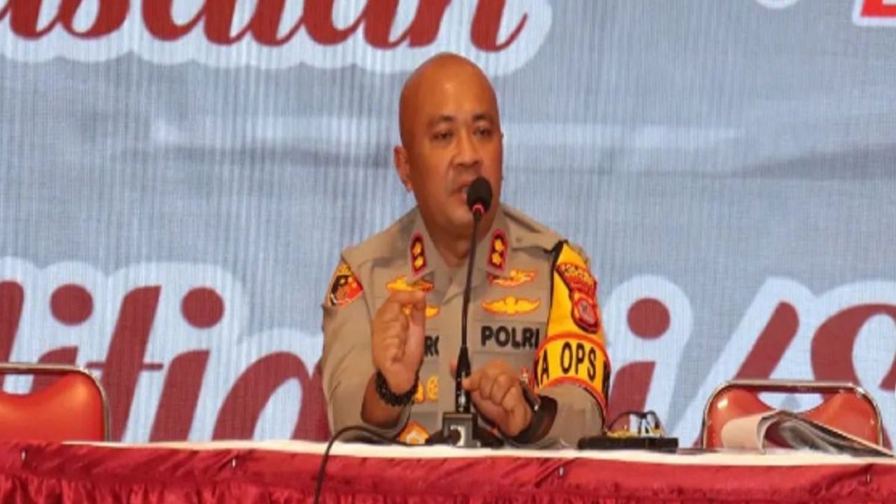 Gaya Kocak Perwira Polisi saat Datangi Kodim, Bikin Kaget Anggota TNI Berkepala Pelontos